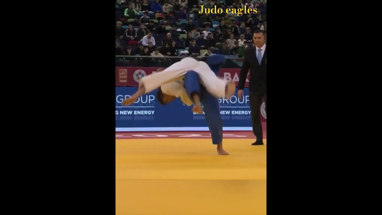 现代足球裁